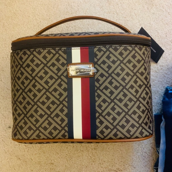 tommy hilfiger vanity bag